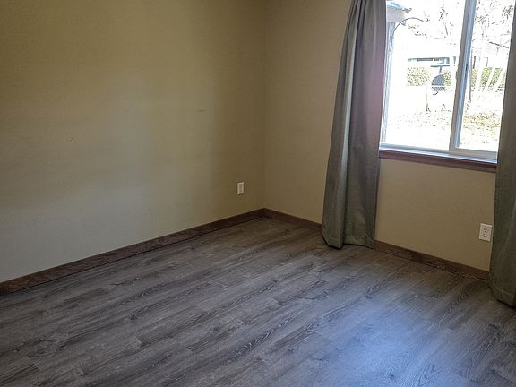 5th image of 510 Golden St