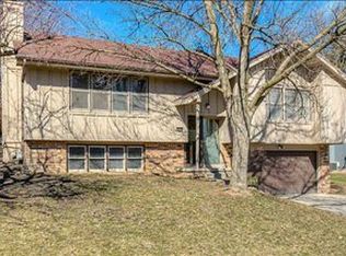 1696 NW 98th St, Clive, IA 50325