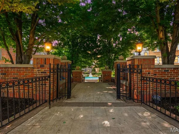 7741 Kingsbury Blvd Unit 22, Saint Louis, MO 63105