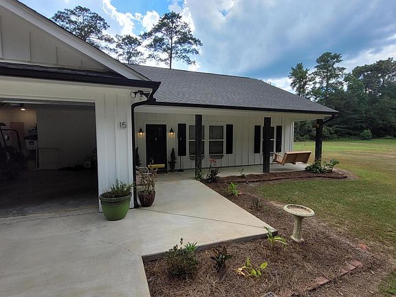 3rd image of 15 Cottage View Dr