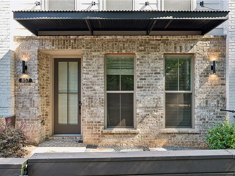 857 Constellation Dr — Photo 1