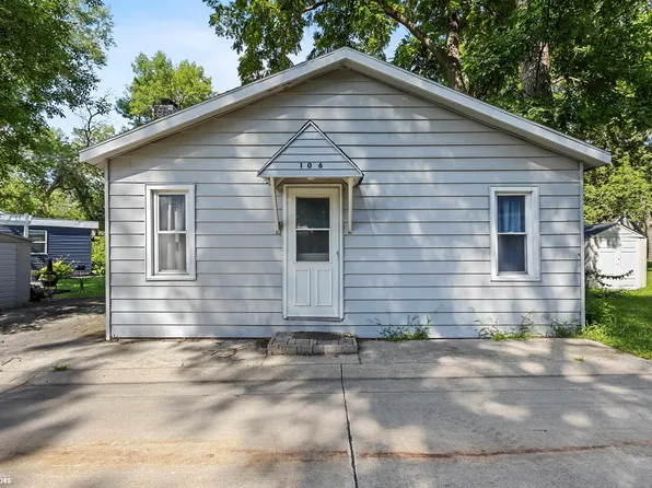 106 12th Pl S, Clear Lake, IA 50428
