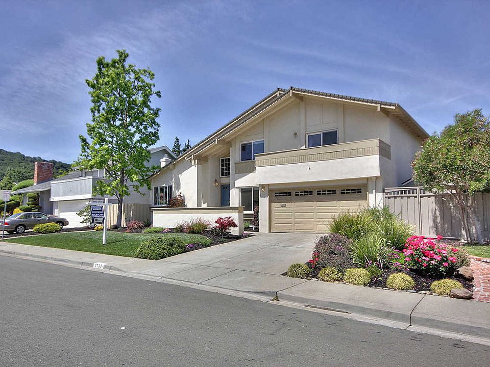 Wonderful remodeled home in desirable Oak Hill