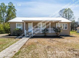 555 7th Ave SW, Graysville, AL 35073