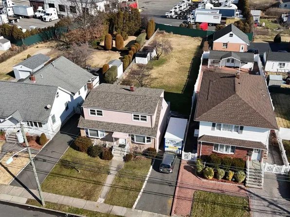 125 Mill St, Elmwood Park, NJ 07407