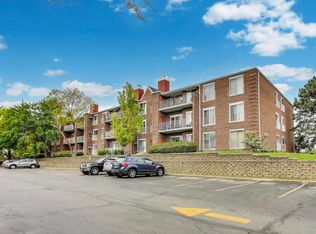 805 Leicester Rd #B105, Elk Grove Village, IL 60007