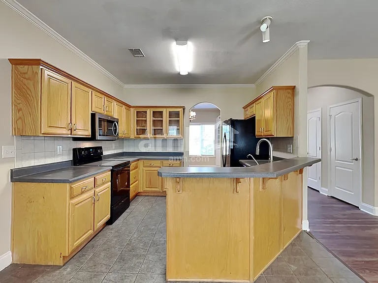 712 Gatwick Ct — Photo 4