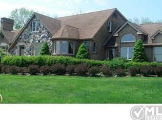 22130 E River Rd, Grosse Ile, MI 48138
