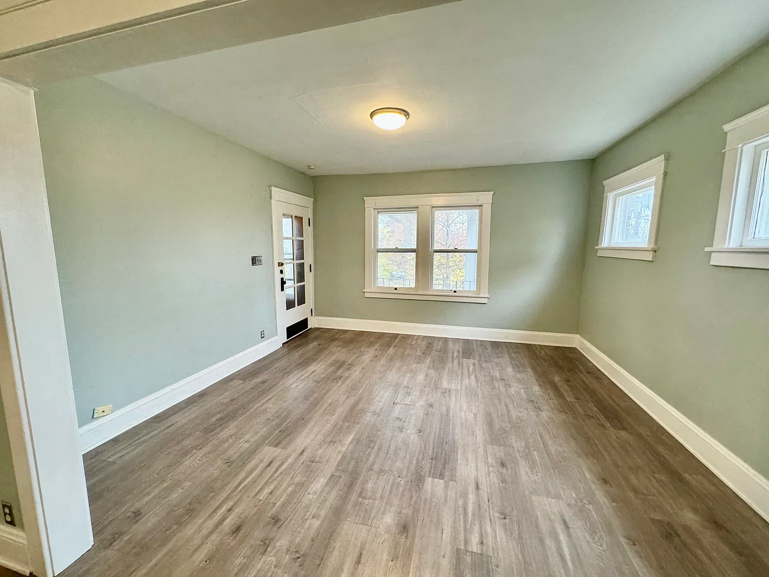 1595 Mars Ave — Photo 3