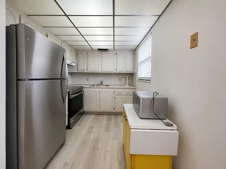 333 Farnham Cres #P — Photo 4