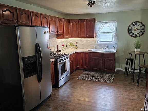 4th image of 2422 1st St