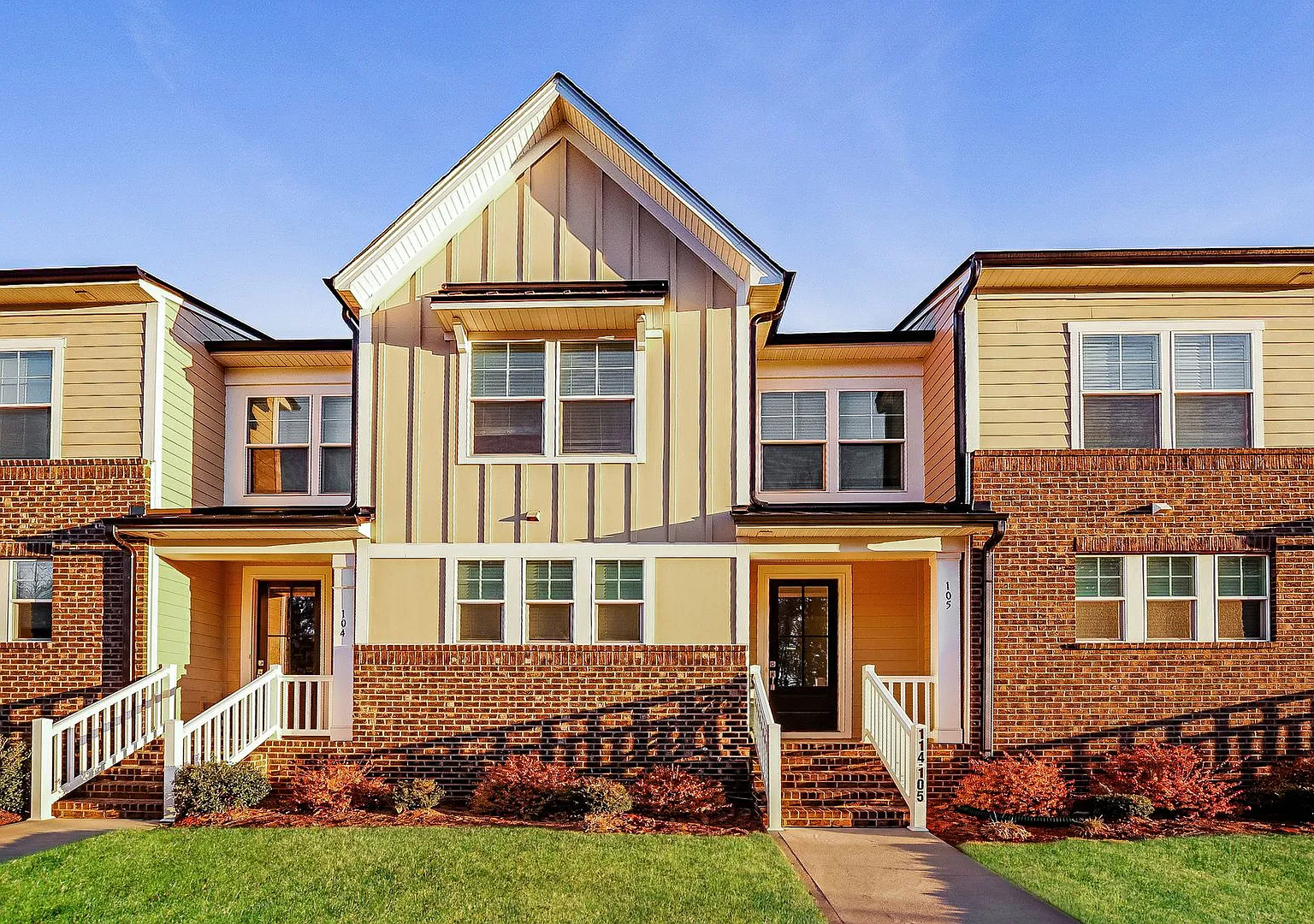 3-Bedroom, 2.5 Bath Townhome for Rent in Mooresville, NC | Attached 2-Car Garage & Modern Kitchen — Photo 2