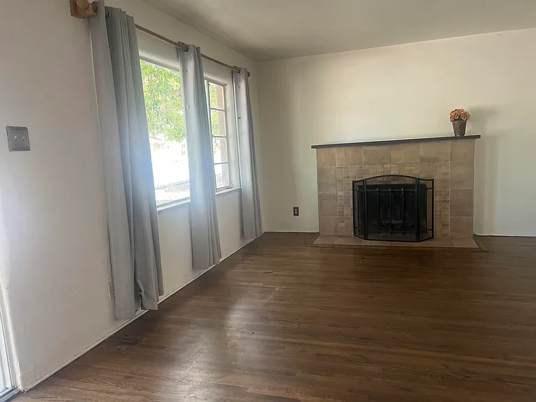 307 Madison St NE — Photo 4