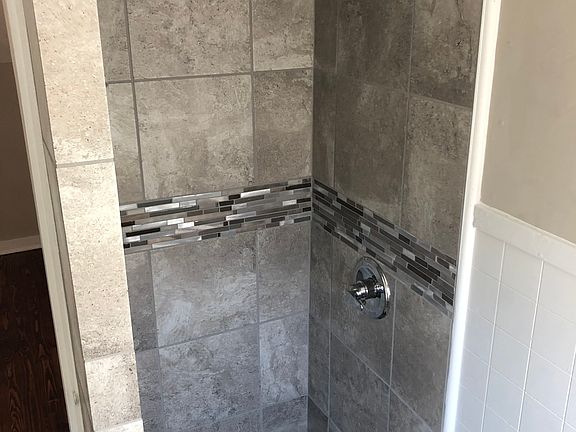 4th image of 2109 Sanford Pl
