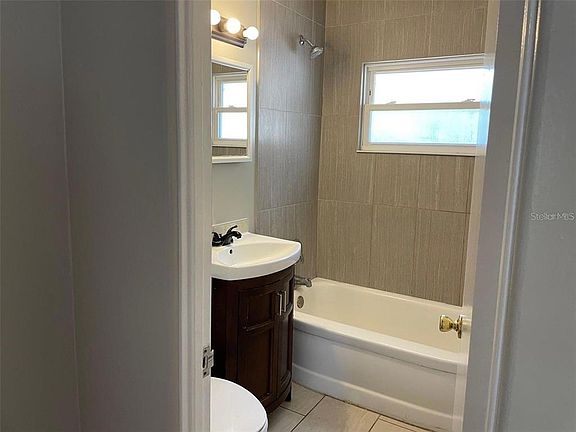 3rd image of 320 W GRAVES AVENUE