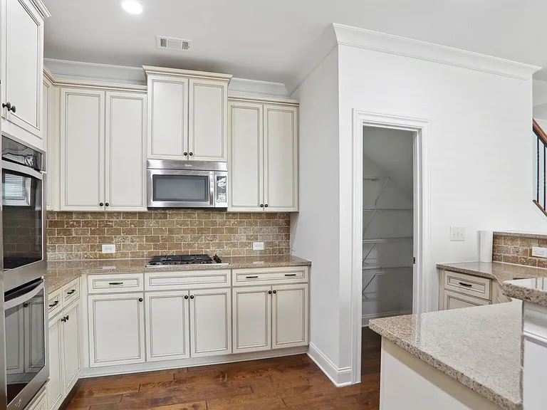 3951 Baverton Dr — Photo 9