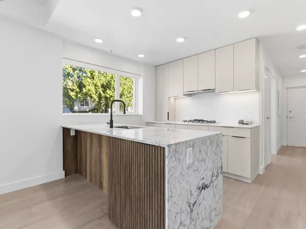 3590 W 39th Ave #201, Vancouver, BC V6N 3A4