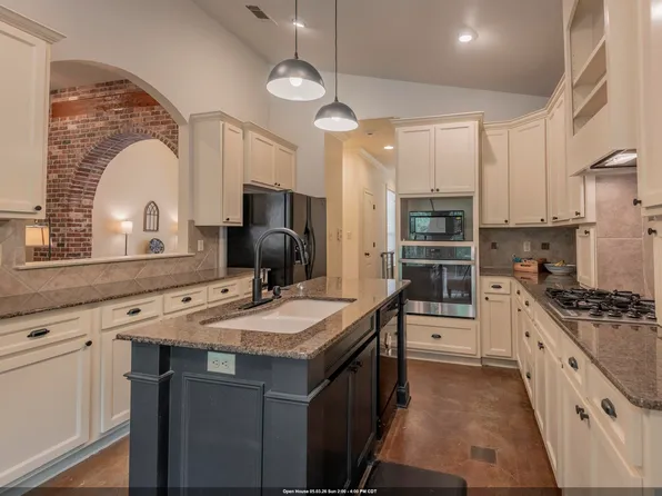 14160 Twelve Oaks Dr, Walker, LA 70785