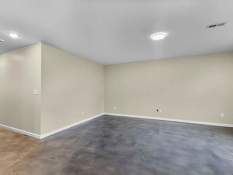 1300 W Mar Elm St — Photo 9