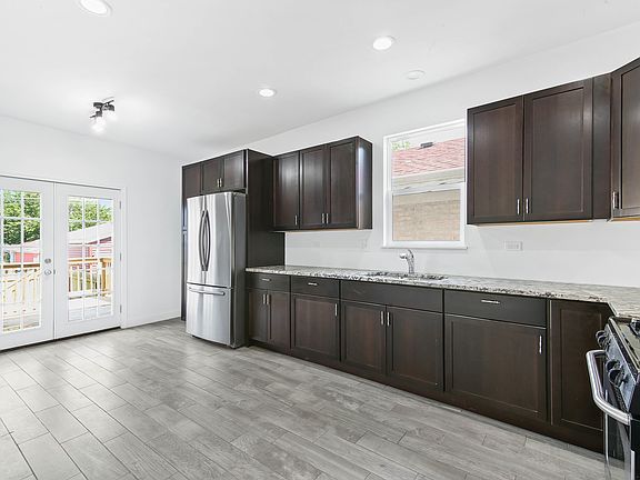 5th image of 3237 S 61st Ave