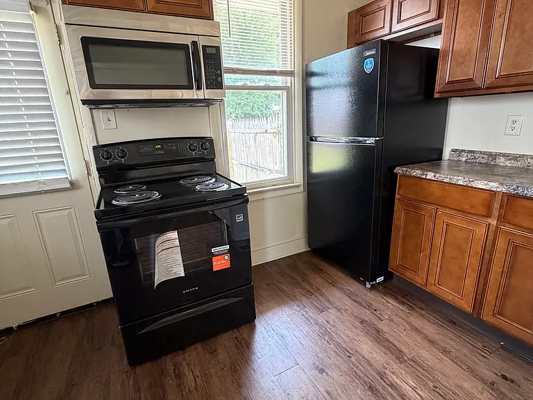 15 Umberto Ave — Photo 11