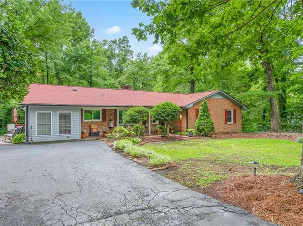 2629 E Woodlyn Way, Greensboro, NC 27407