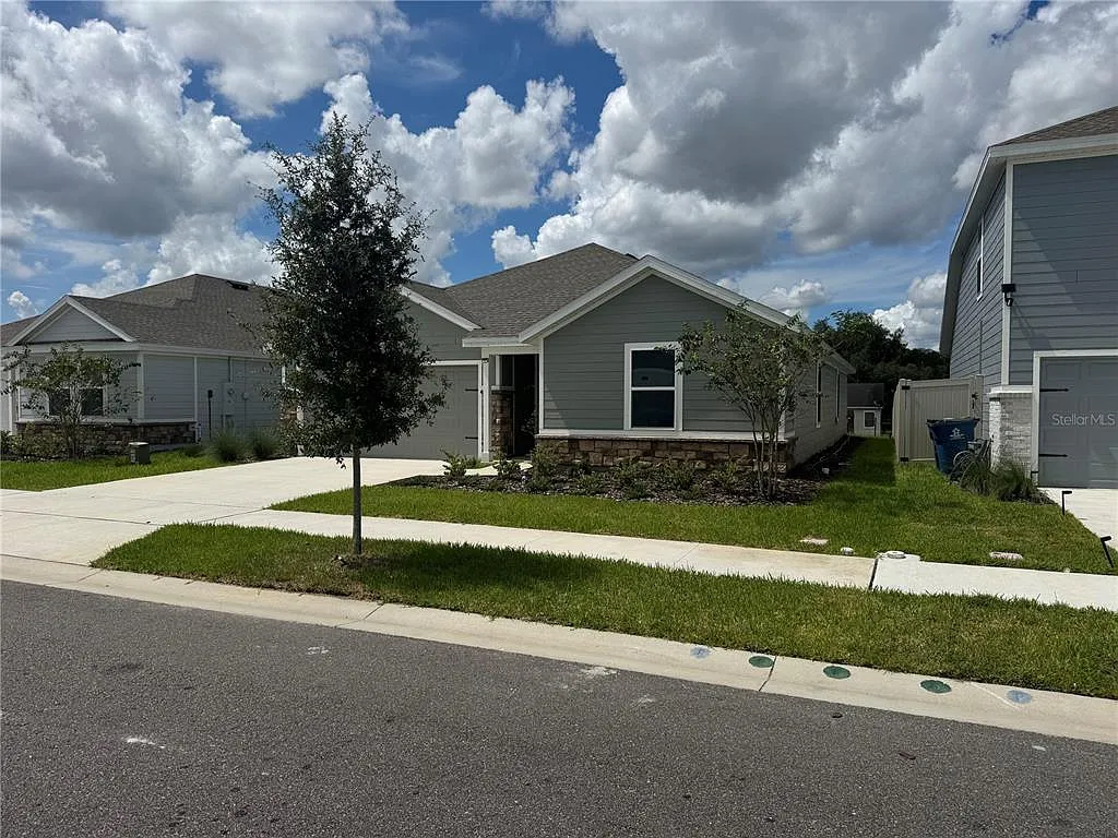 4 bed, 2.0 bath, 1830 sqft, $2,100 — Photo 4