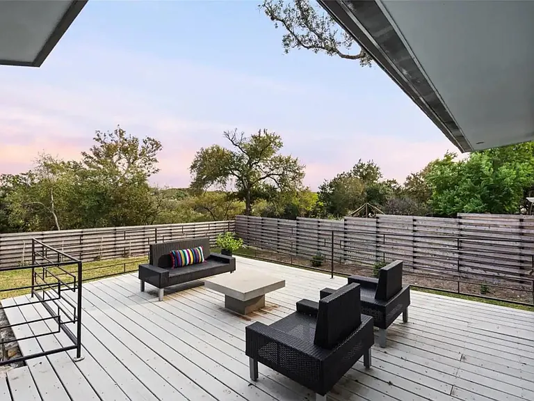 126 Lakeway Dr — Photo 42