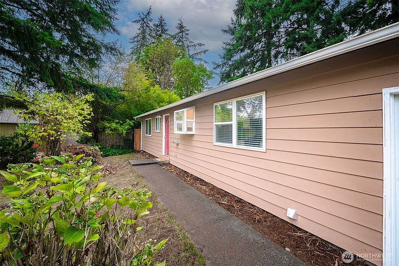 4th image of 807 Gregory Way SE