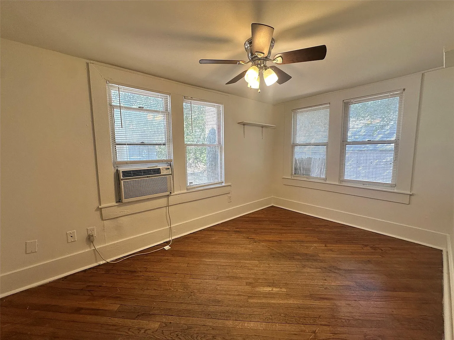 2 bed, 1.0 bath, 1236 sqft, $1,450 — Photo 3
