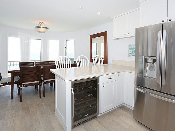 Beautiful Kitchen and Dining Room