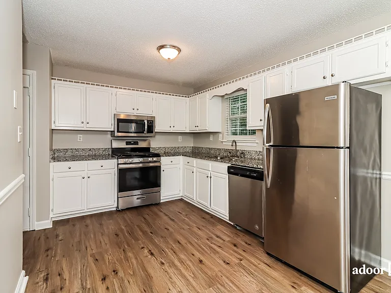96 Seals Dr — Photo 4