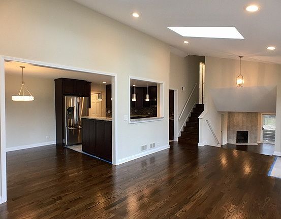 4th image of 1050 Hillcrest Ave