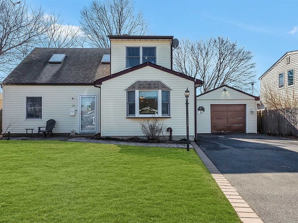 1st image of 11 Andrew Ln