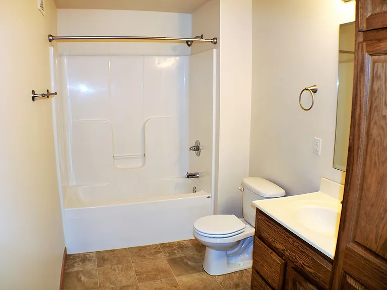 510 Pond View Drive — Photo 9