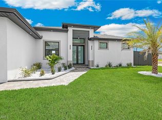 522 NE 6th Terrace Cpe, Coral, FL 33909