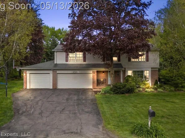 2720 Bridle Rd, Bloomfield Hills, MI 48304