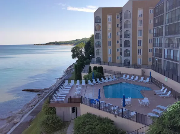 103 W Dixon Ave, Charlevoix, MI 49720