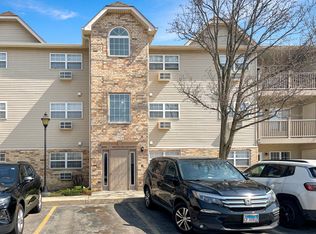 1524 W Sand Bar Ct UNIT 2C, Round Lake Beach, IL 60073