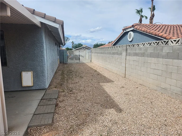7329 Lattimore Dr — Photo 24