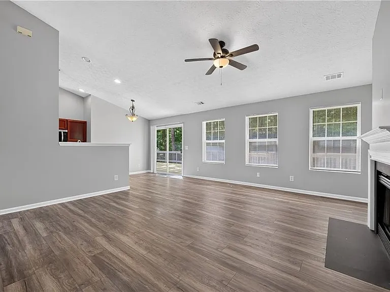 437 Waterbury Way — Photo 8
