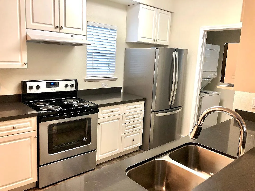 Catalina Luxury Apartments — Photo 1