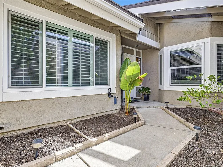 5 Fernbank — Photo 10