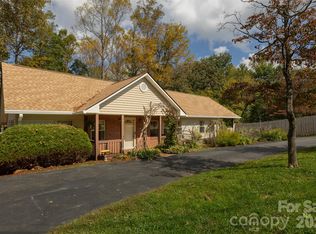 442 Armstrong Ave, Hendersonville, NC 28739