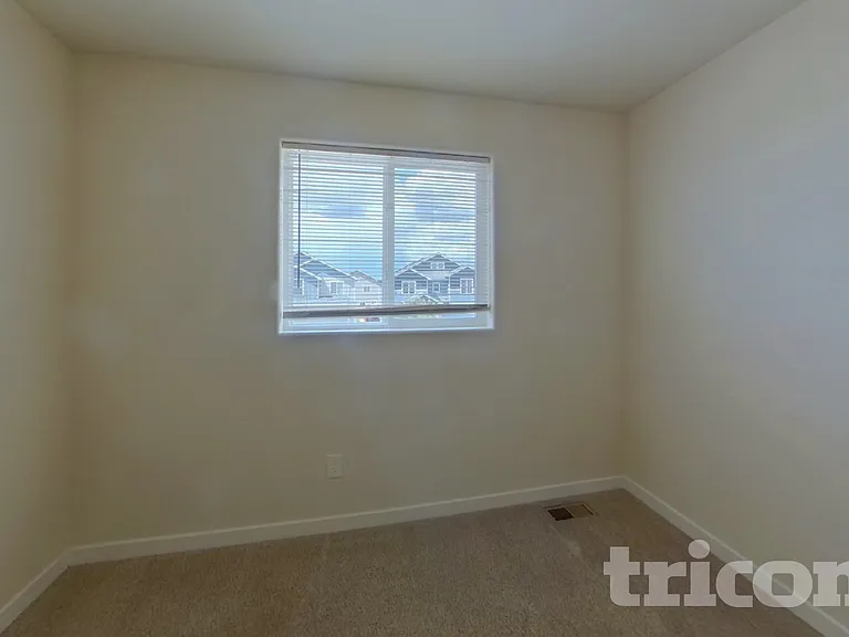 10943 Zealand Dr — Photo 12