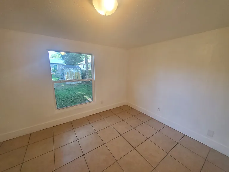 1645 Prescott St S — Photo 8