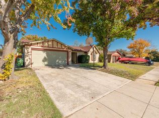 111 Karen Ct, Arlington, TX 76014