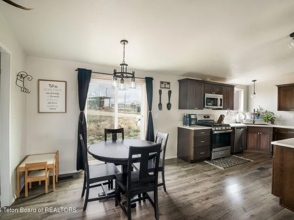3 Longbow Ln, Pinedale, WY 82941