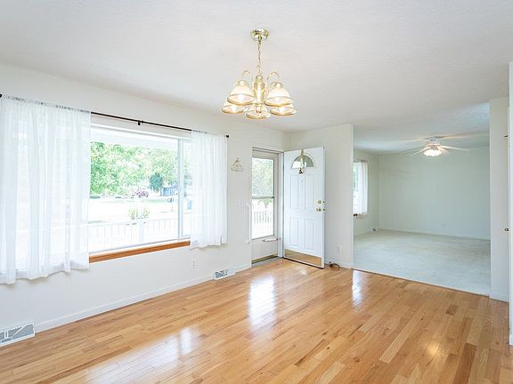 3rd image of 1403 Gum Ave