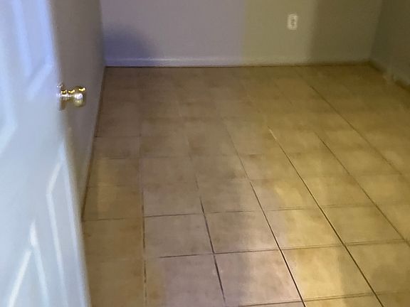 4th image of 846 Calderwood Hwy #3